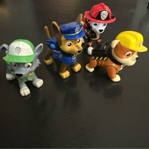 Paw patrol lot of 4 movable action figures 2-3 inches tall